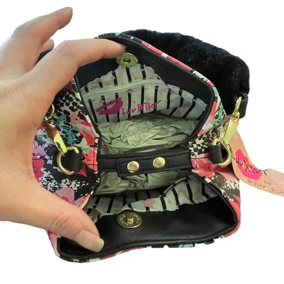 Betsey Johnson Floral Bucket Tote Crossbody NWT - Picture 9 of 10